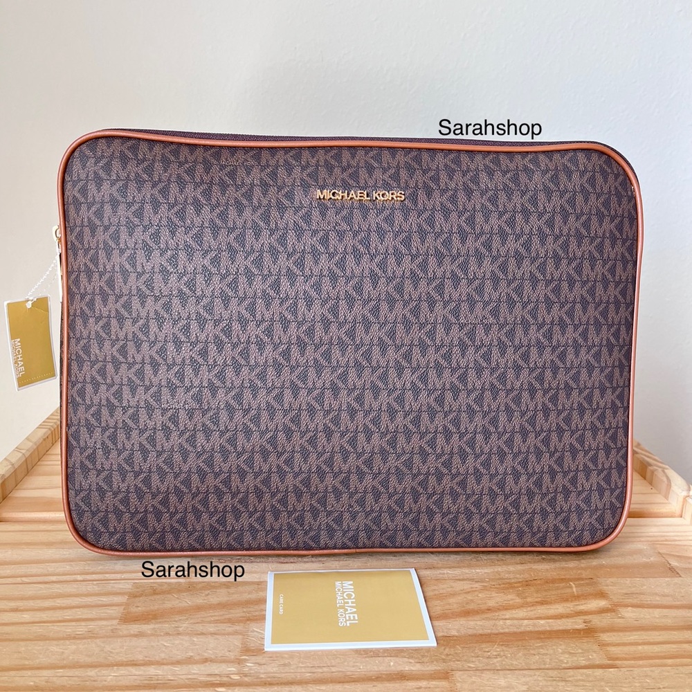 🌼Michael Kors Laptop case